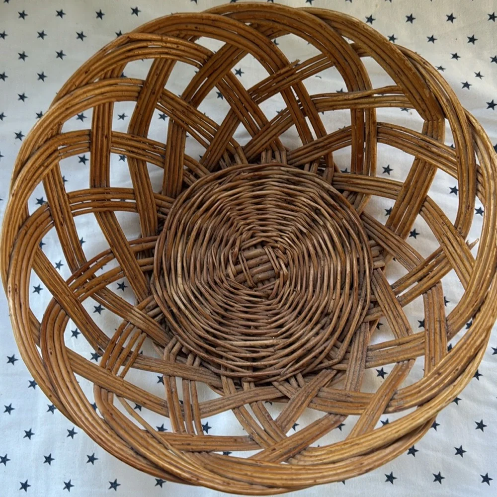 Vintage Yugoslavian Wicker 9.5” Rustic Rattan Round Hand Woven Fruit Basket